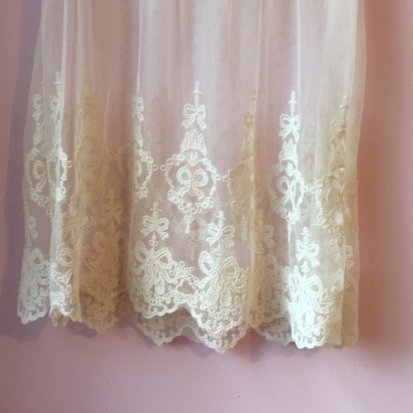 Lace top - Picture 2 of 4